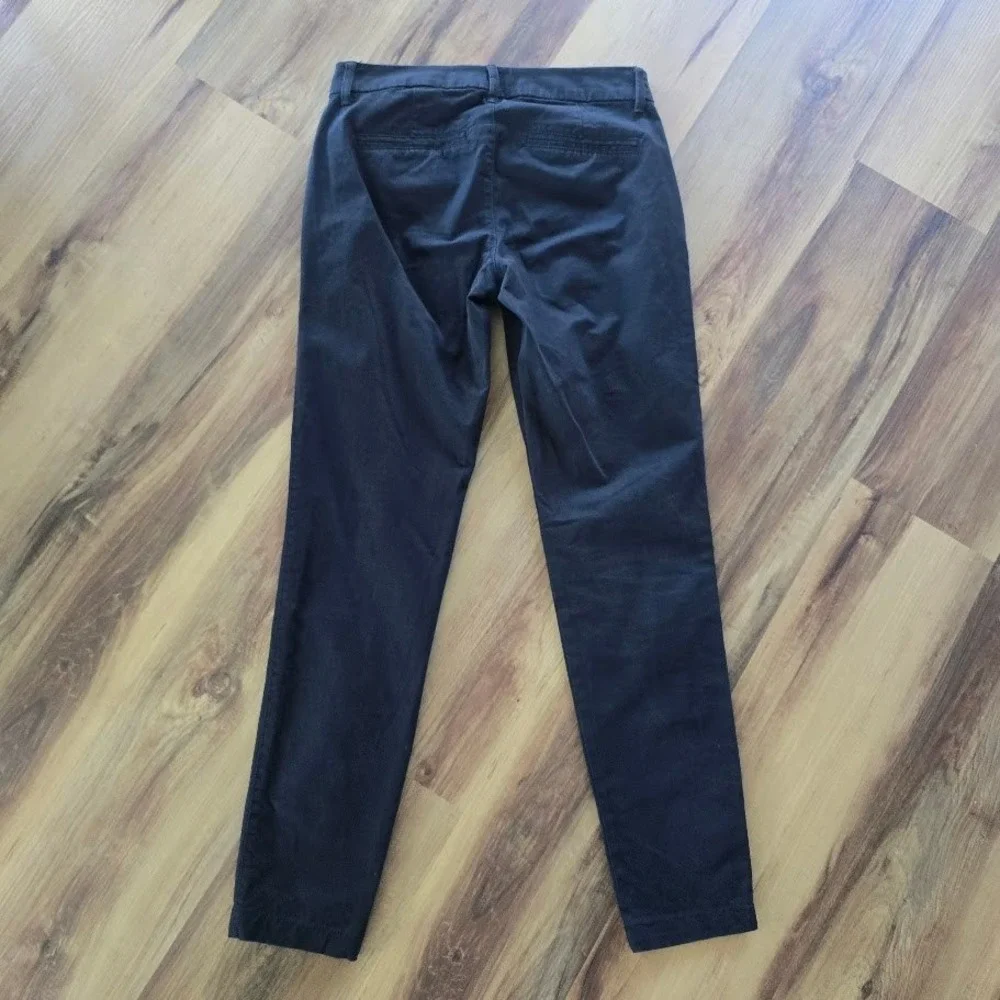Old Navy Black Skinny Khaki Chino Pants Mid Rise Womens 2 Preppy‎ Minimalist